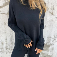 Leila | Lässiger zweiteiliger Anzug mit Rundhalsausschnitt und langen Ärmeln