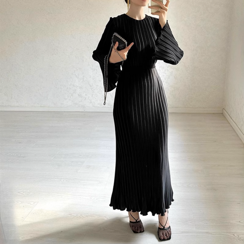 Adelheid | Zeitloses und schmeichelndes Kleid mit ausgestellten Ärmeln