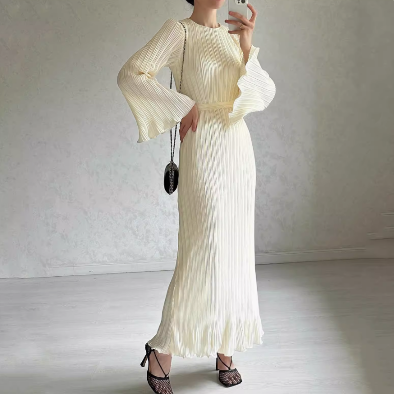 Adelheid | Zeitloses und schmeichelndes Kleid mit ausgestellten Ärmeln