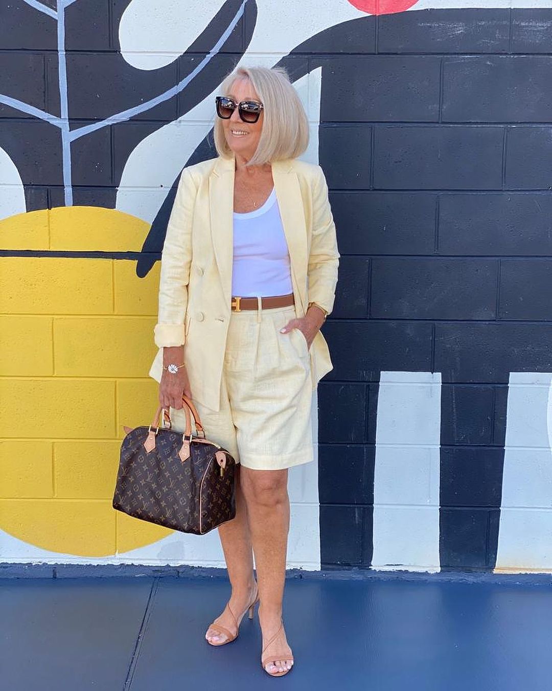 Carolin | Luftiges Set aus geblümter Jacke & Shorts