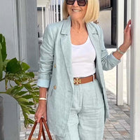 Carolin | Luftiges Set aus geblümter Jacke & Shorts