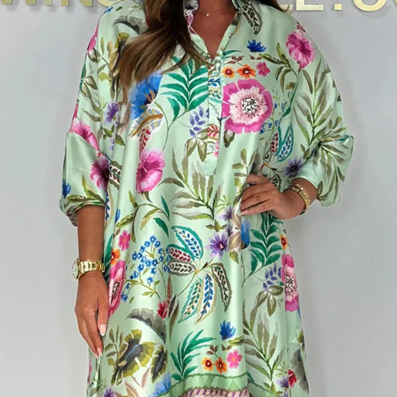 Debie | Bequemes Blumen-Kleid mit V-Ausschnitt und Knopfleiste vorne