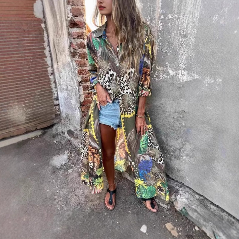 Precia | Elegantes langärmliges Kleid mit offenem Revers und floralem Print