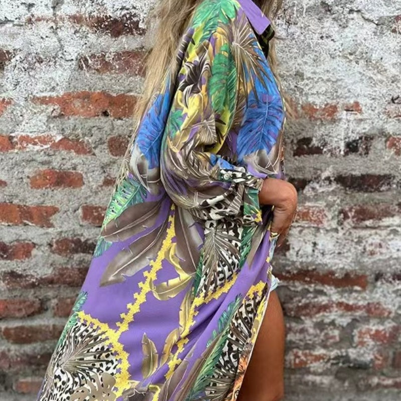 Precia | Elegantes langärmliges Kleid mit offenem Revers und floralem Print