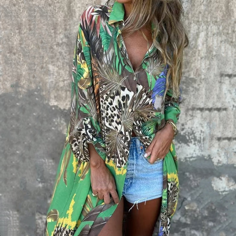 Precia | Elegantes langärmliges Kleid mit offenem Revers und floralem Print