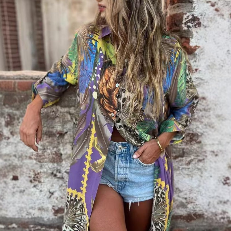 Precia | Elegantes langärmliges Kleid mit offenem Revers und floralem Print