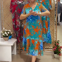 Micha | Midikleid mit V-Ausschnitt und lebhaftem abstraktem Muster