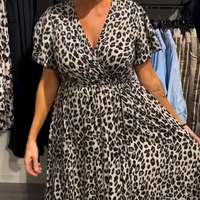 Wanda | feminines langes Kleid mit auffälligem Leopardenmuster