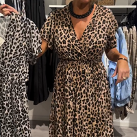 Wanda | feminines langes Kleid mit auffälligem Leopardenmuster