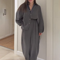 Alejandra | langärmelige Damenbluse mit weit geschnittener Hose.