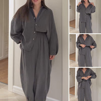 Alejandra | langärmelige Damenbluse mit weit geschnittener Hose.