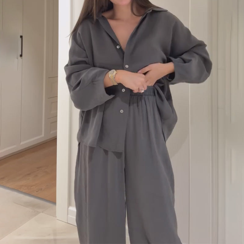 Alejandra | langärmelige Damenbluse mit weit geschnittener Hose.