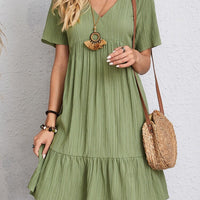 Yasi | Gestuftes Minikleid mit V-Ausschnitt