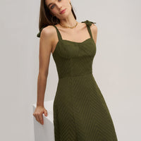 Livi | Grünes Midikleid mit Bindeträgern