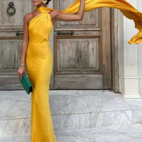 Milani | Zeitloses Maxikleid mit fließendem Umhang